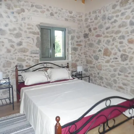 Alonia بيت للعطل